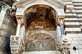Duomo di Verona   Protiro laterale. 